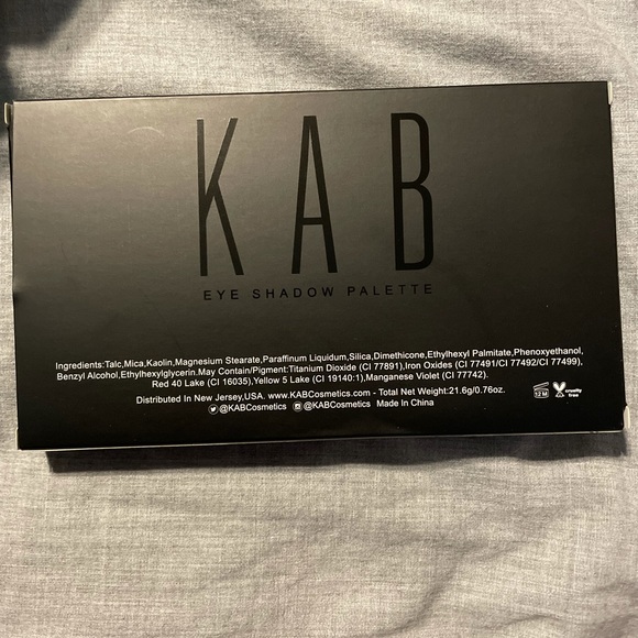 KAB Cosmetics DAY + NIGHT PALETTE - Picture 8 of 8